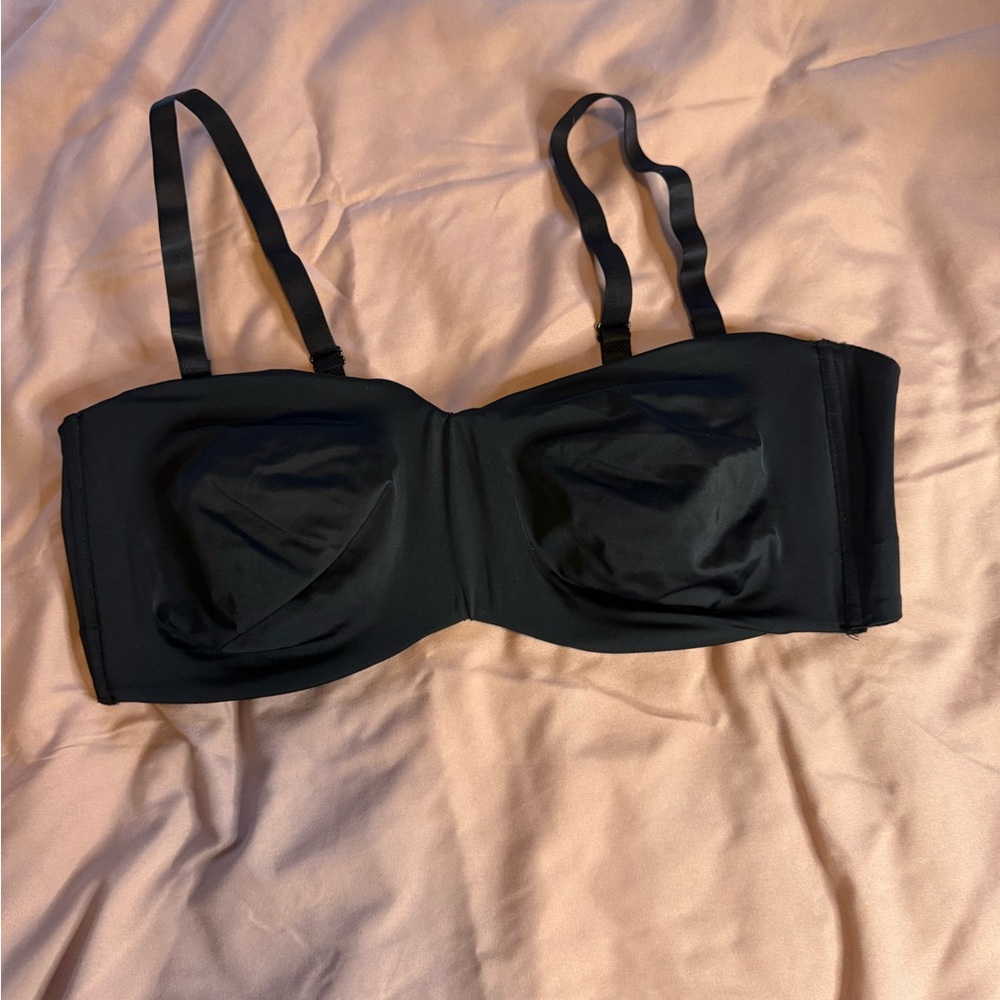 Chic Black Strapless Bra